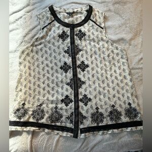 1X white and black blouse